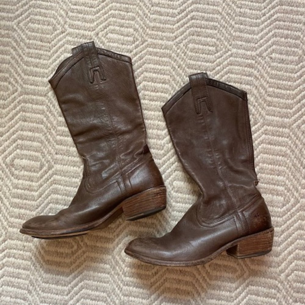 FRYE Carson Pull On Boots size 7.5